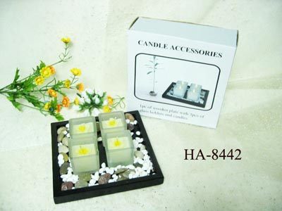 Glass candle holders with wooden plate set